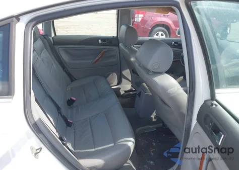 2004 Volkswagen Passat Glx из США, поврежденный, VIN WVWRH63B64P150935